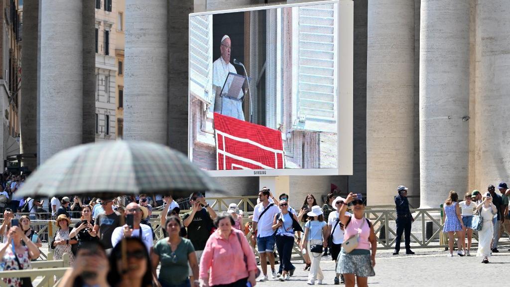 Papa Francisco pede orações às vítimas da queda de avião em Vinhedo (SP)