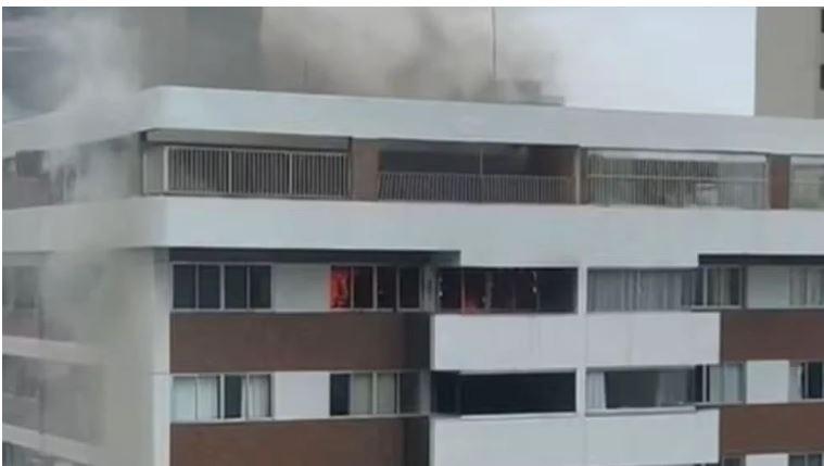 Homem morre em incêndio na cobertura de prédio no Recife