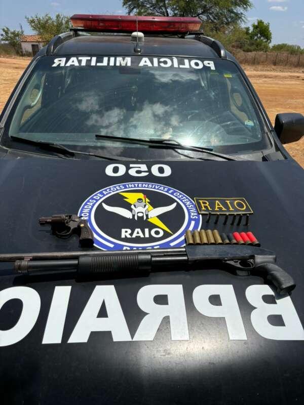 Polícia Militar prende suspeito e apreende duas armas de fogo em Milhã no Ceará