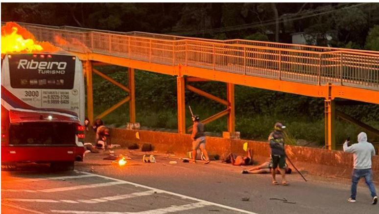 Confronto entre torcidas de Palmeiras e Cruzeiro termina com um morto e 12 feridos, diz PRF