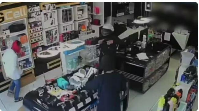 Criminosos rendem funcionários e assaltam loja pela segunda vez no mês no Cedro