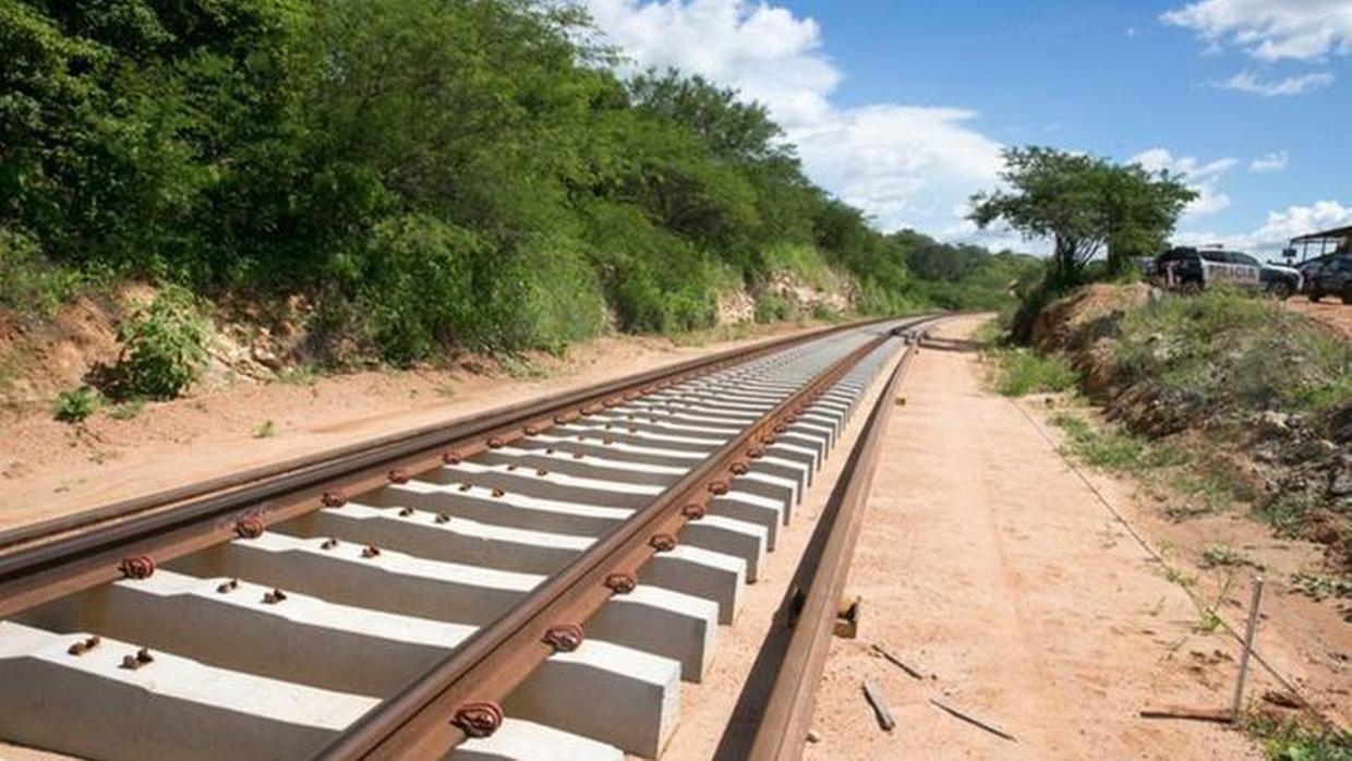 Governo Federal quer retomar ferrovia abandonada que cruza todo o Ceará e avalia transporte de passageiros