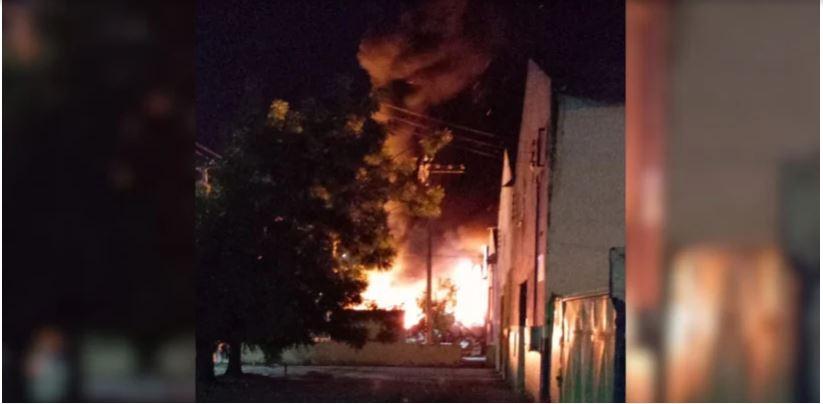Incêndio atinge prédio comercial de reciclagem em Iguatu