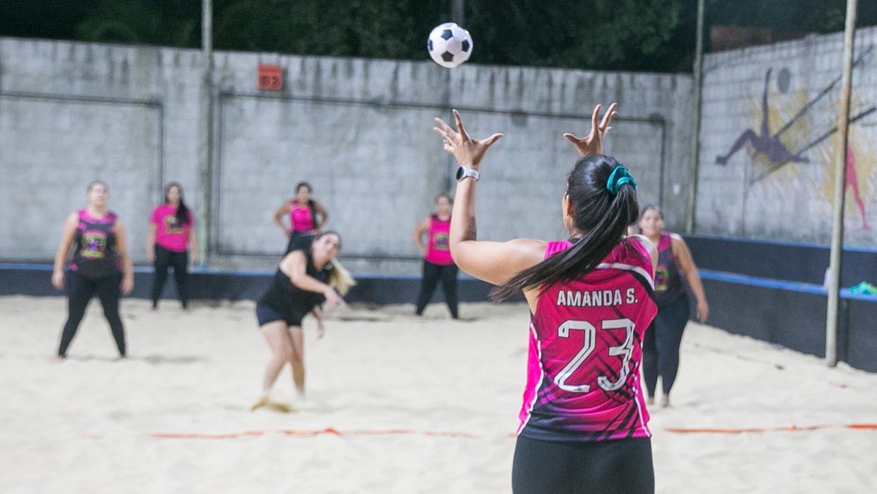 Mulheres criam clube de carimba em Fortaleza, reforçam laços e voltam a brincar: ‘Terapia coletiva'