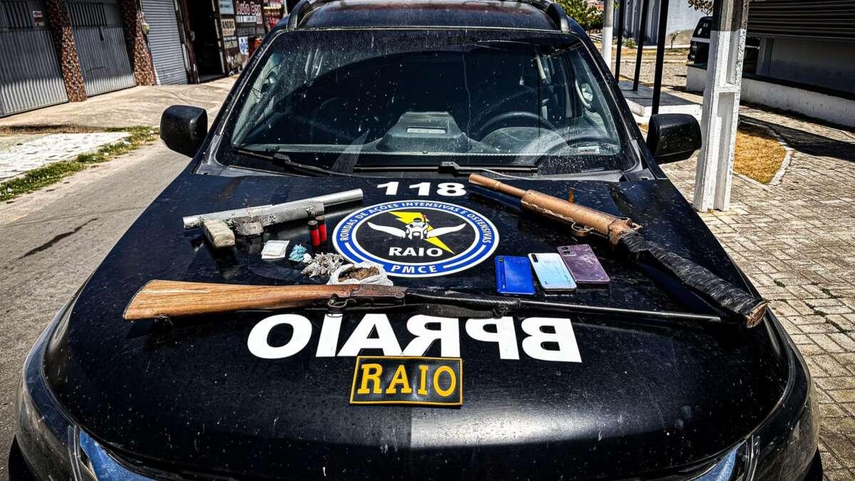 PMCE prende dupla por posse ilegal de armas e tráfico de drogas em Pedra Branca