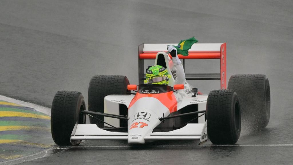 30 anos sem Ayrton Senna:Hamilton dirige McLaren de Ayrton Senna no GP de Interlagos e faz homenagem para ex-piloto