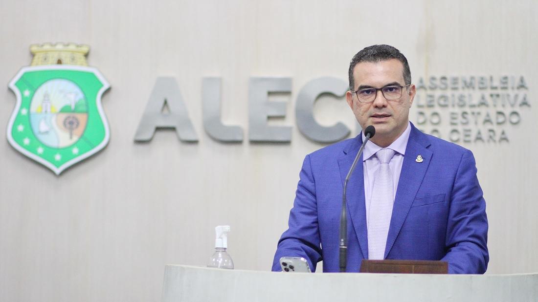 Prefeito eleito Simão Pedro vai renunciar à Prefeitura de Orós para ser deputado; mãe deve assumir gestão