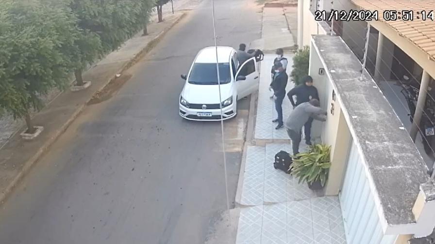 Criminosos se fingem de policiais para invadir casa e praticar roubo no Cedro interior do Ceará
