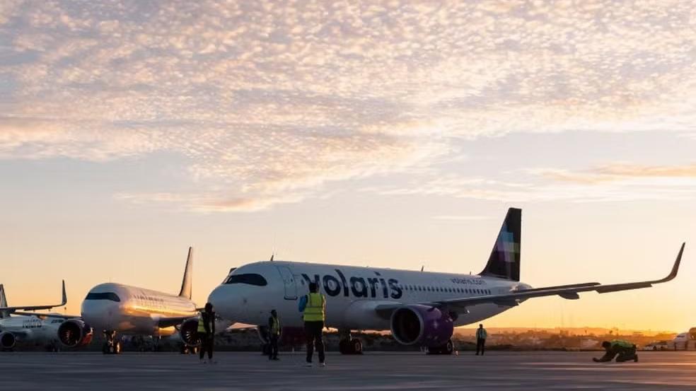 Passageiro invade cabine em voo no México e tenta desviar aeronave para os EUA