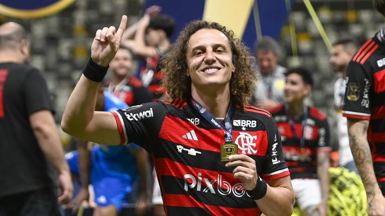 Fortaleza encaminha contratação de zagueiro David Luiz, ex-Flamengo