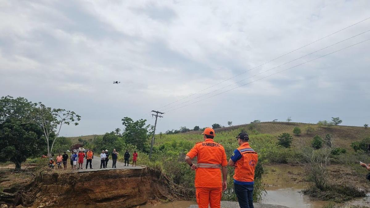 Rodovia cede e mata três pessoas após fortes chuvas em Sergipe