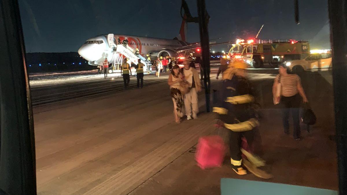 Avião com destino a Fortaleza colide contra veículo durante decolagem no Aeroporto do Galeão (RJ)
