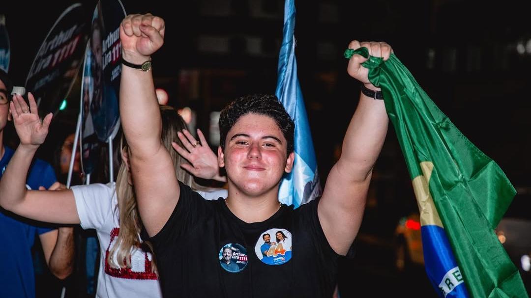 Com apenas 18 anos, filho de Arthur Lira assume cargo público e recebe salário de R$ 8 mil em Alagoas
