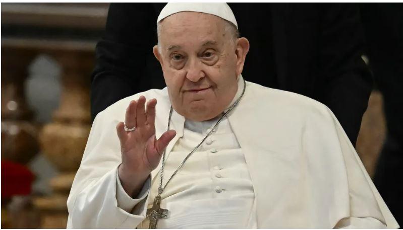 Entenda o que é infecção polimicrobiana, diagnóstico de papa Francisco após quadro de bronquite