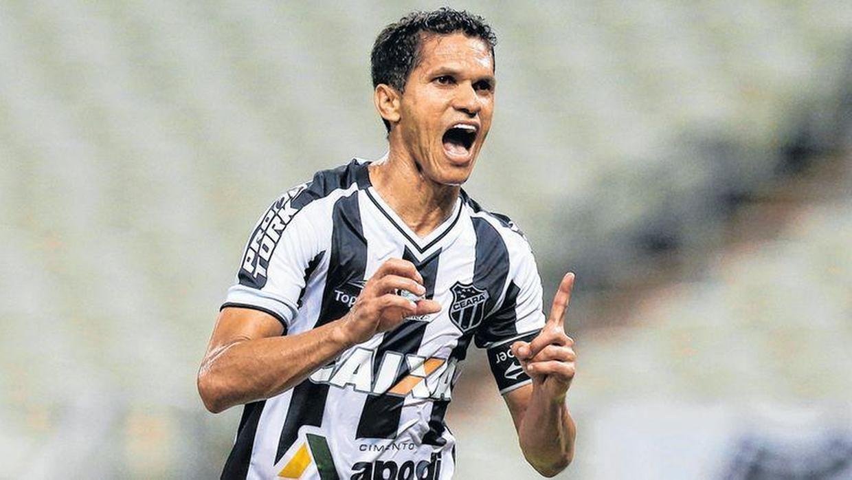Magno Alves deixa aposentadoria e vai jogar com o filho na segunda divisão cearense