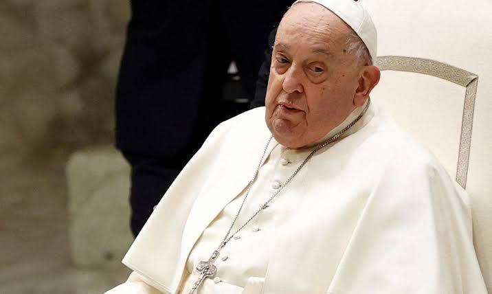 Papa Francisco apresenta crise respiratória asmática e passa por transfusão de sangue