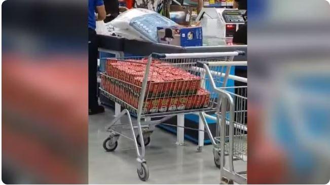 Três são presos em Aracati, no litoral cearense, por furtar carrinho de supermercado cheio de pacotes de café e R$ 6 mil em produtos
