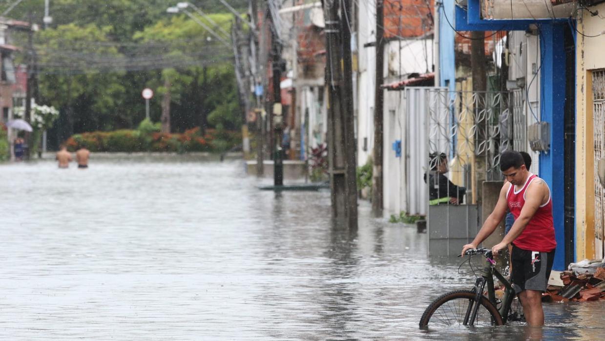 Ceará tem dois avisos de chuva intensas para mais de 170 cidades; veja previsão por região