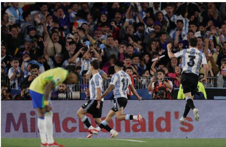 Classificada à Copa e sem Messi,  Argentina goleia o Brasil por 4 x 1 e pressiona Dorival