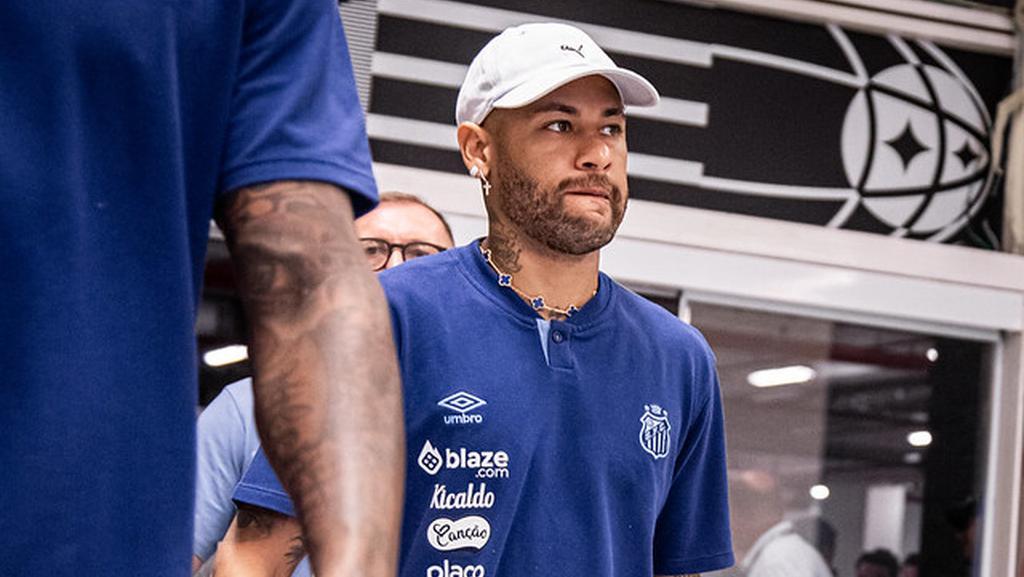Neymar quebra silêncio e diz que sentiu lesão 2 dias após passar a noite na Sapucaí no Carnaval