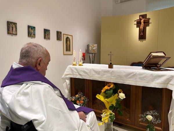 Papa Francisco precisa 'reaprender a falar' após terapia com oxigênio, diz cardeal