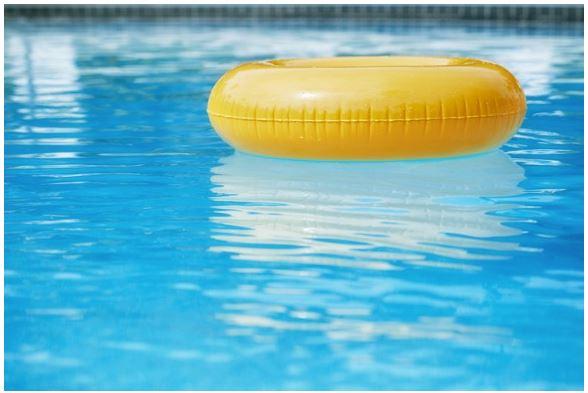 Após ficar 7 minutos submerso em piscina, menino de 5 anos morre em Goiás
