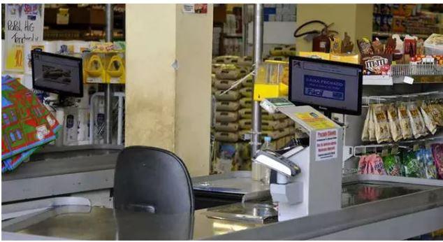 Bandidos roubam moto e R$ 10 MIL reais de mercantil, em Icó