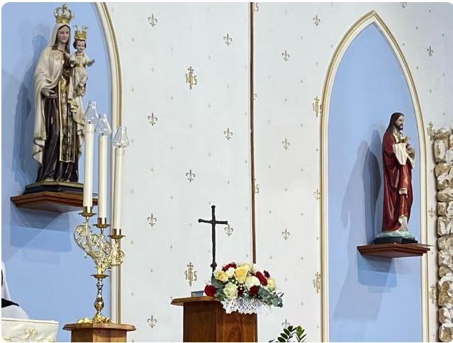 Fiéis católicos de Fortaleza, celebram rosário da madrugada com cruz original da primeira missa realizada no Brasil