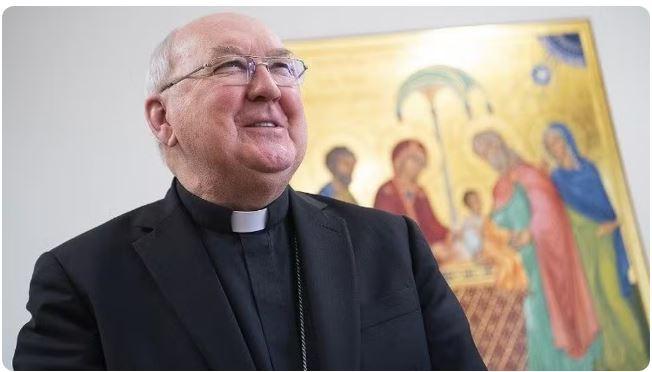 Kevin Farrell,Cardeal irlandês de 77 anos irá governar a Igreja Católica durante o período de 