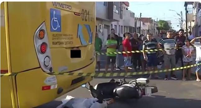 Motociclista morre ao colidir com ônibus em Juazeiro do Norte