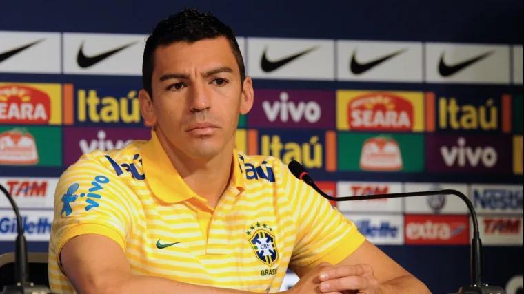 Ex-zagueiro Lúcio sofre acidente doméstico e está internado em Brasília