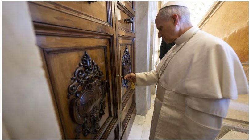 Leão 14 reabre apartamento papal selado após morte de Francisco