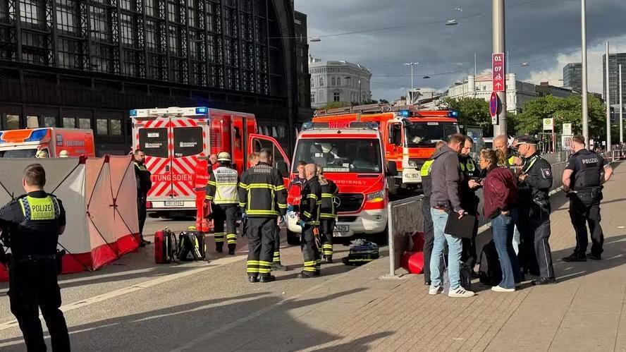 Mulher esfaqueia 12 passageiros em estação de metrô na Alemanha