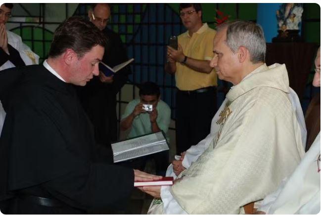 Pároco de igreja em Fortaleza conheceu o papa Leão XIV quando ele esteve no Brasil. À época, ele era o prior geral dos agostinianos