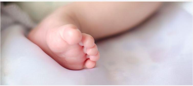 Bebê de um mês é hospitalizada  em Limoeiro do Norte, no interior do Ceará com fraturas no corpo, e pais são autuados por tortura