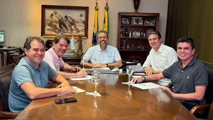 Elmano reúne Cid Gomes, Camilo Santana, Evandro Leitão e Chagas Vieira no Palácio da Abolição