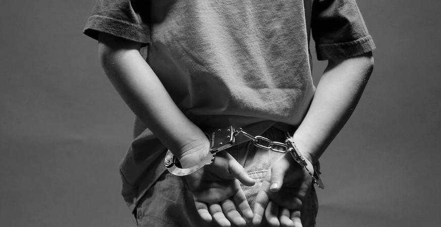 Suspeito preso por roubo acaba confessando ter matado homem e ateado fogo no corpo