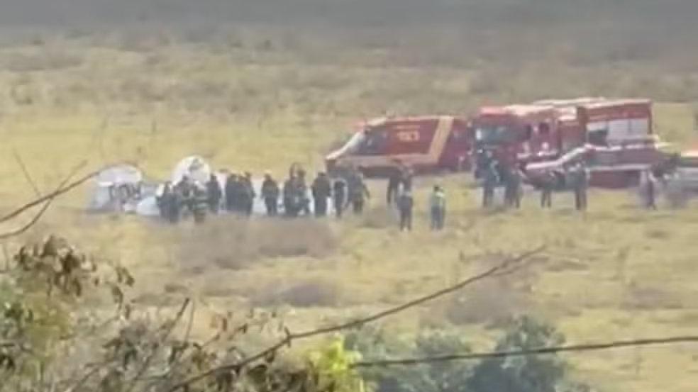 Avião de pequeno porte cai em São Paulo e deixa duas pessoas mortas