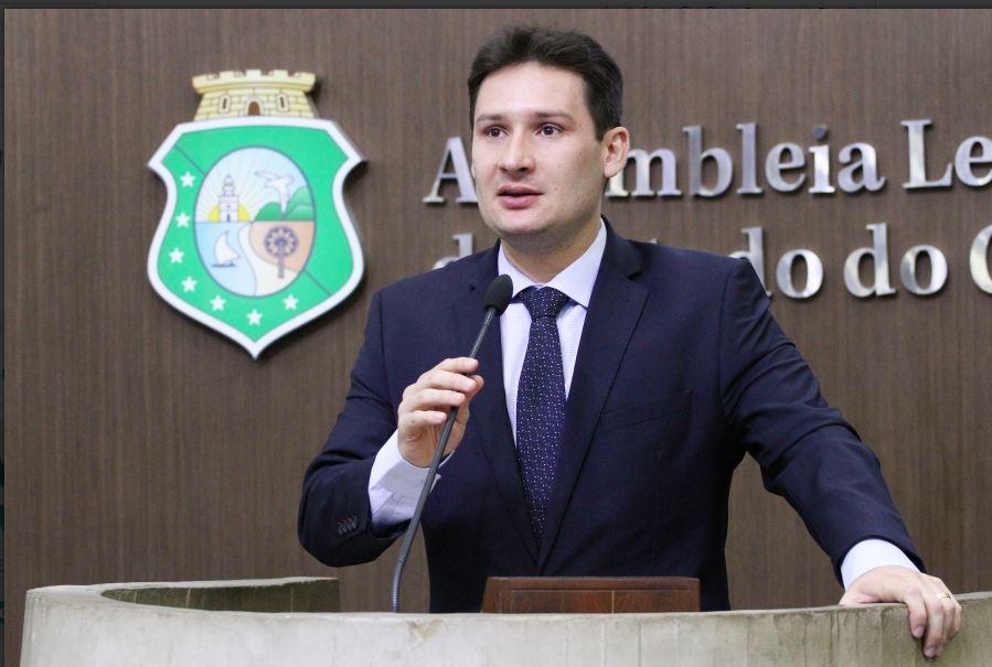 Deputado Marcos Sobreira destaca proposta que veda propaganda de cassinos online no Ceará