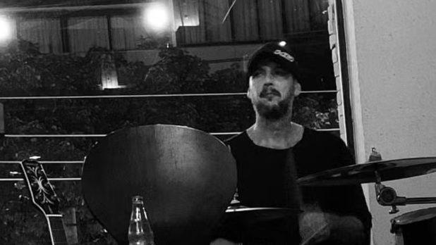 Morre Douglas Souza Arruda, baterista do Karametade