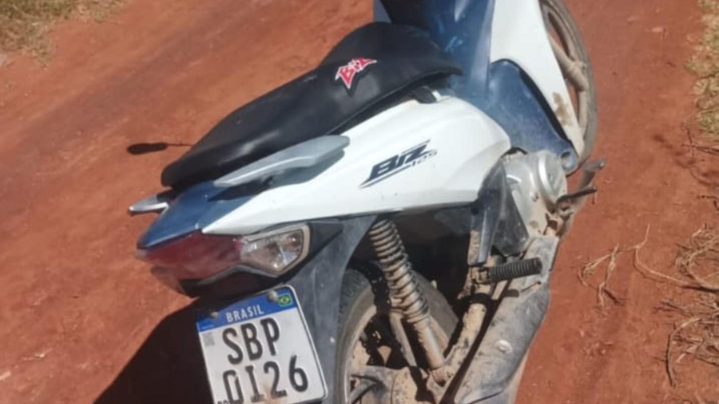 Moto roubada é recuperada pela PM após ser abandonada próximo ao Detran de Iguatu