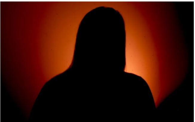 Professora é presa após garoto autista de 4 anos ser encontrado amarrado em banheiro de uma escola em Curitiba, no Paraná