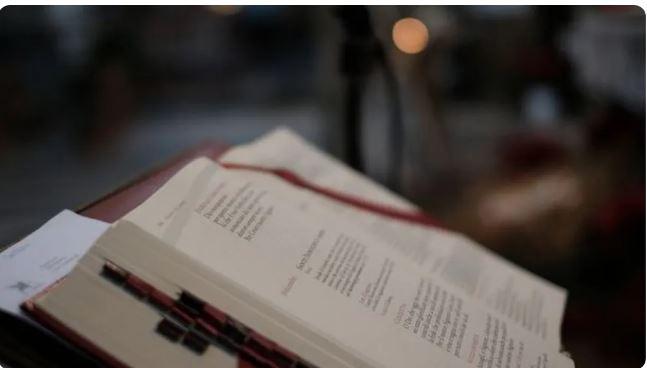 Deputados estaduais aprovam projeto para distribuir Bíblia e outros livros sagrados nas escolas do Ceará