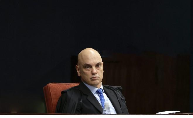 Moraes vota para condenar Bolsonaro e mais sete réus; julgamento no STF será retomado às 15h30
