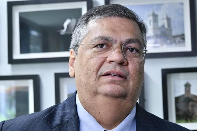 Política  Dino vota para condenar Bolsonaro por plano de golpe; placar: 2x0