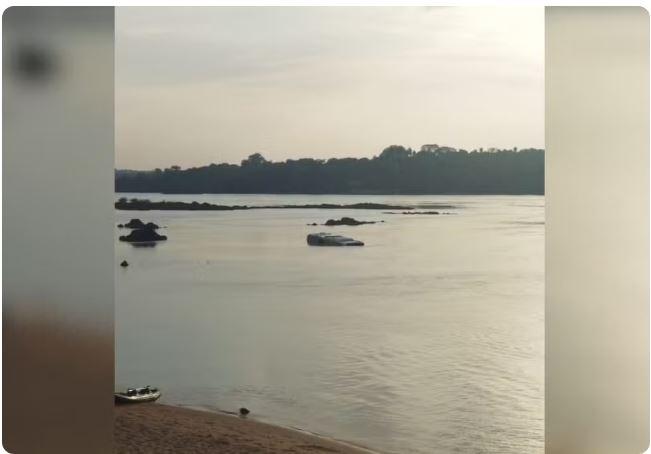 Motorista morre após ônibus de turismo cair no Rio Tocantins ao entrar em balsa