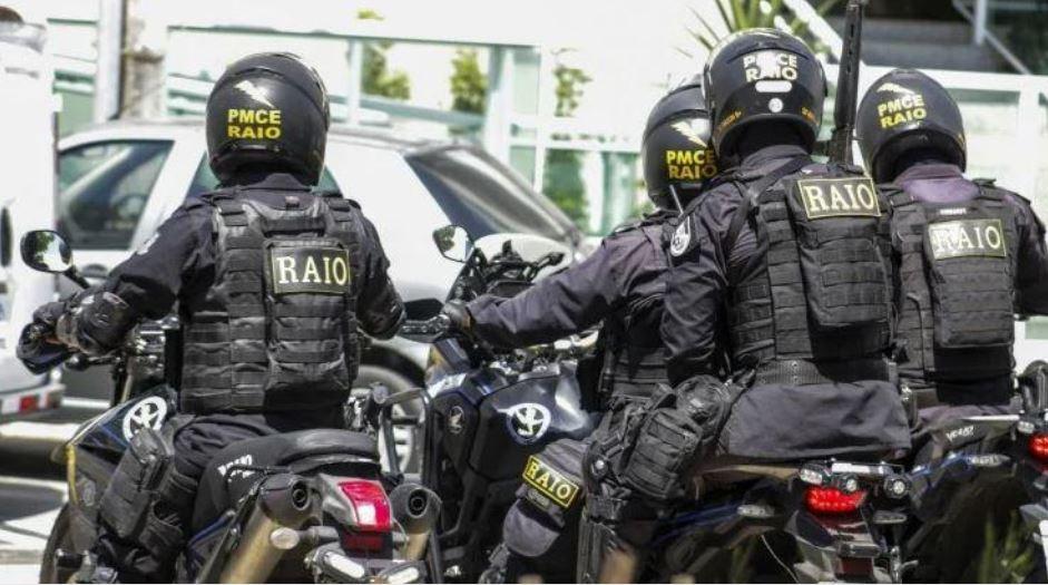 Homem é preso por tráfico de drogas após tentar esconder entorpecentes embaixo do colchão, em Iguatu