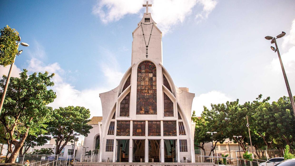 Igreja de Fátima, em Fortaleza, proíbe intenções para políticos em missas
