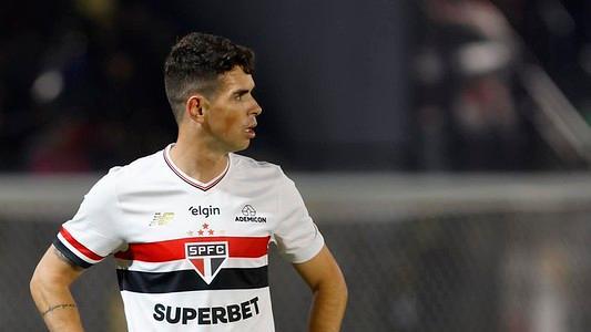 Oscar, meia do São Paulo e ex-Seleção, sofre problema cardíaco e cogita aposentadoria