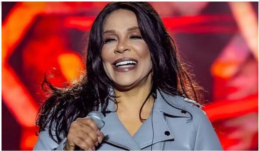 Silvânia Aquino anuncia saída da Calcinha Preta